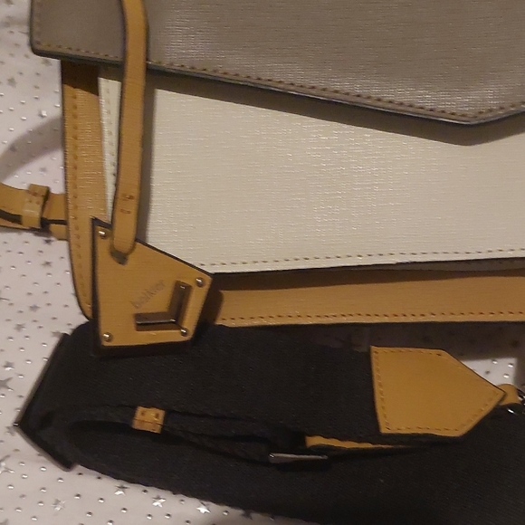 Elegant Tan and Cream Women's Bag. Like New. - Picture 6 of 7